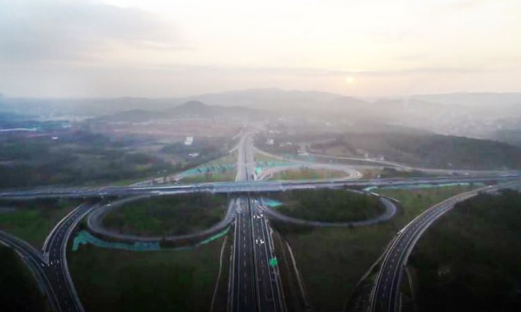 Trung Quốc thông xe 'cao tốc xanh' đầu tiên từ lốp tái chế